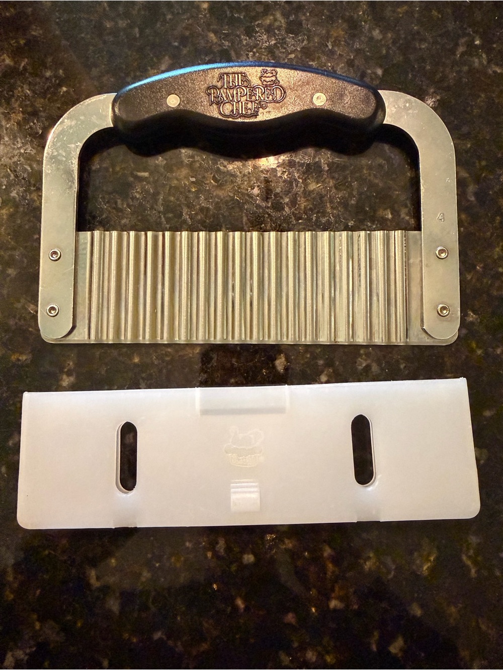 The Pampered Chef Black Handle Crinkle Cutter with White Safety Guard